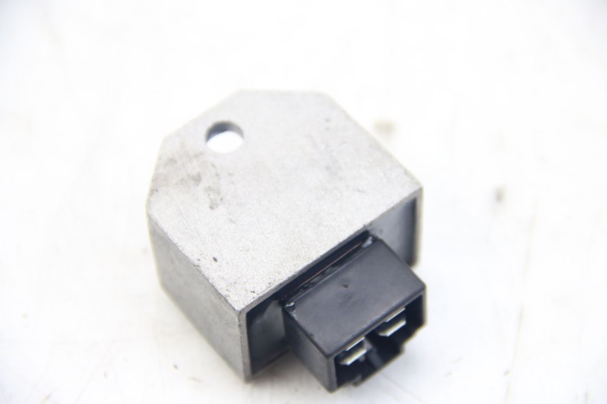 photo de REGULADOR DE CARGA PEUGEOT VIVACITY NEW 4T 50 (2008 - 2017) - Zoom do estado de desgaste