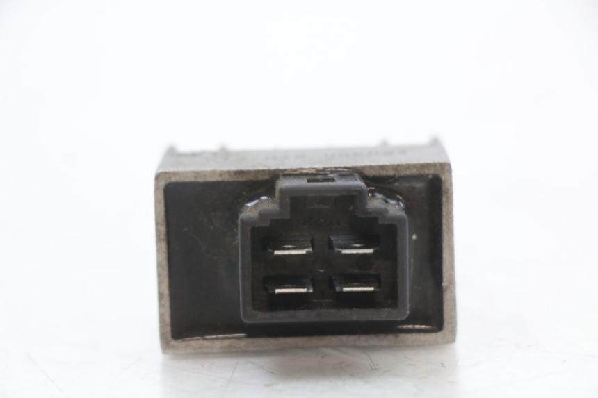 photo de REGULADOR DE CARGA PEUGEOT VIVACITY NEW 4T 50 (2008 - 2017) - Zoom do estado de desgaste
