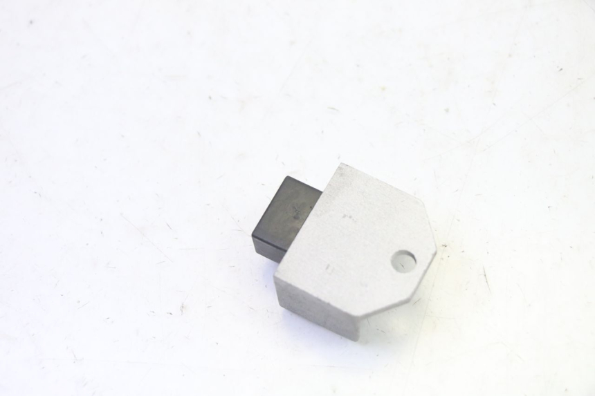 photo de REGULADOR DE CARGA PEUGEOT VIVACITY NEW 4T 50 (2008 - 2017) - Outro ângulo de visão