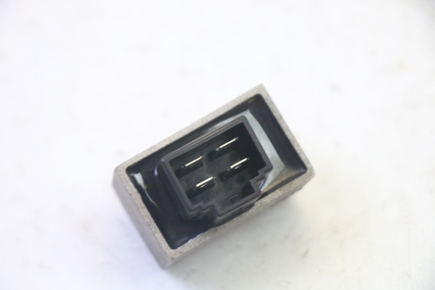 photo de REGULADOR DE CARGA PEUGEOT VIVACITY NEW 4T 50 (2008 - 2017) - Zoom do estado de desgaste
