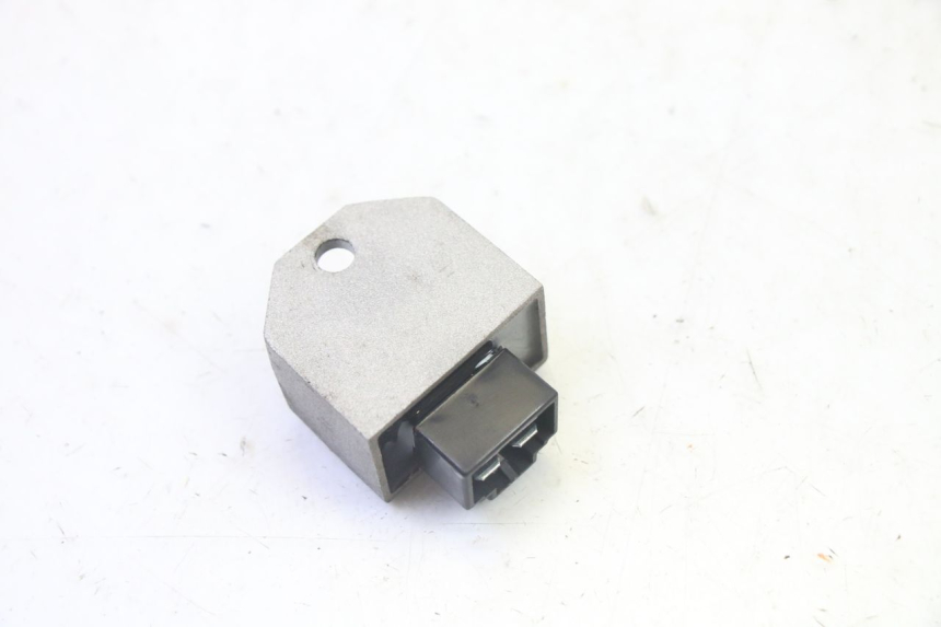 photo de REGULADOR DE CARGA PEUGEOT VIVACITY NEW 4T 50 (2008 - 2017) - Outro ângulo de visão