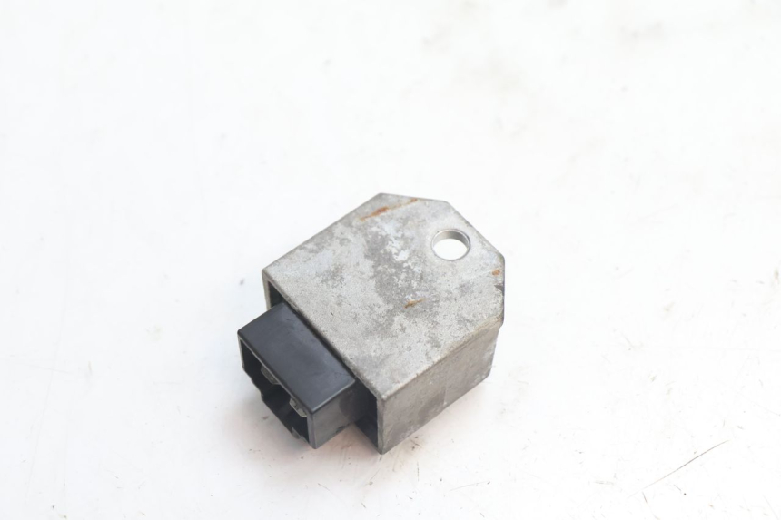 photo de REGULADOR DE CARGA PEUGEOT VIVACITY 50 (1998 - 2003) - Outro ângulo de visão