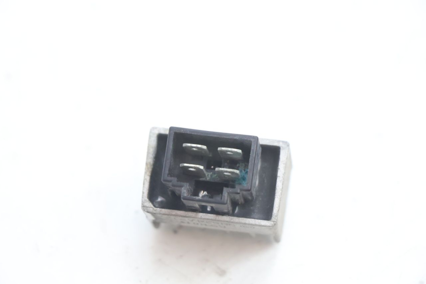 photo de REGULADOR DE CARGA PEUGEOT VIVACITY 50 (2004 - 2009) - Zoom do estado de desgaste