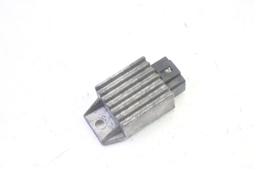 photo de REGULADOR DE CARGA PEUGEOT VIVACITY 100 (1999 - 2008) - Zoom do estado de desgaste