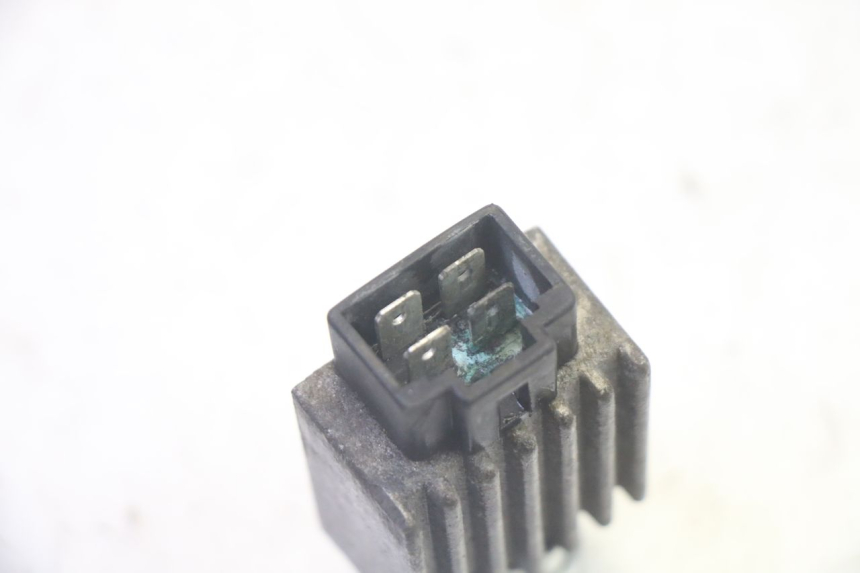 photo de REGULADOR DE CARGA PEUGEOT VIVACITY 100 (1999 - 2008) - Ampliação técnica