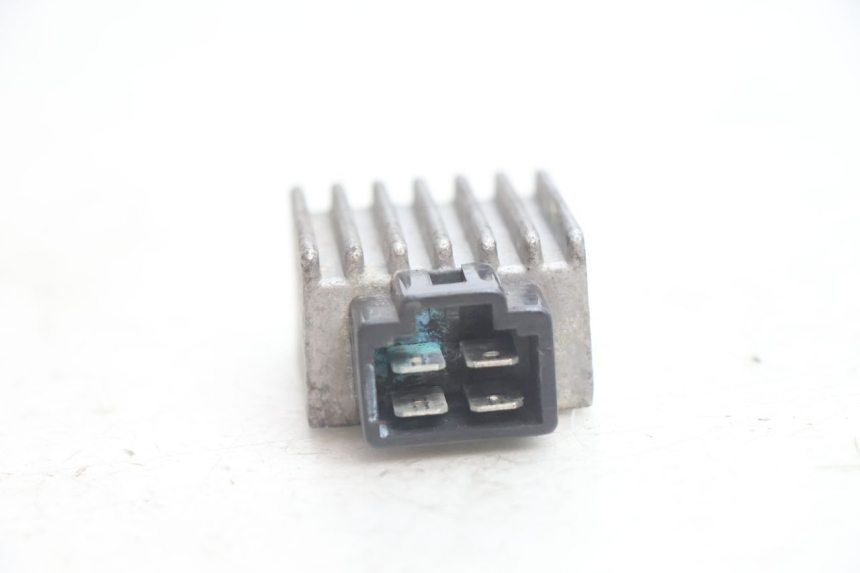 photo de REGULADOR DE CARGA PEUGEOT VIVACITY 100 (1999 - 2008) - Zoom do estado de desgaste