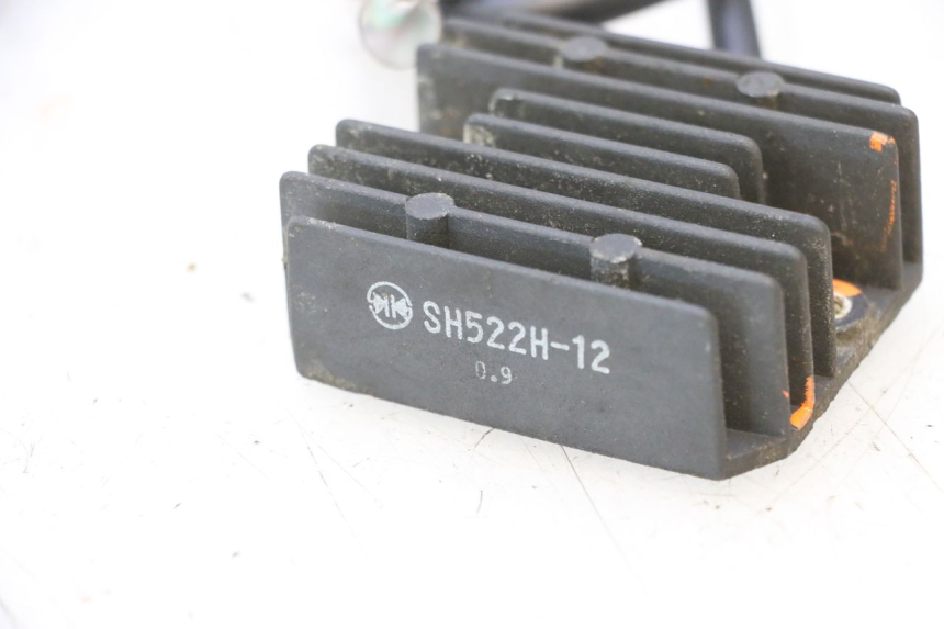 photo de REGULADOR DE CARGA YAMAHA WAVE RUNNER GP R 1200 (2000 - 2003) - Zoom do estado de desgaste