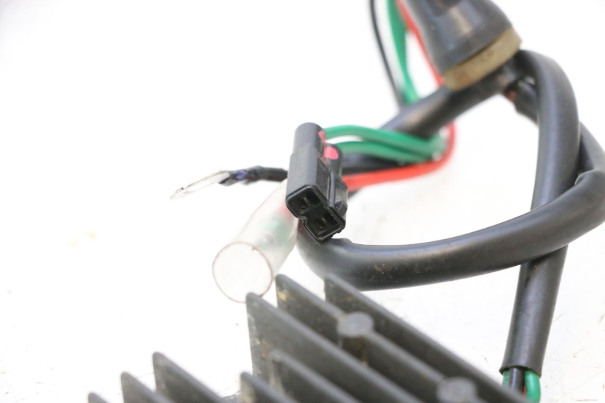 photo de REGULADOR DE CARGA YAMAHA WAVE RUNNER GP R 1200 (2000 - 2003) - Outro ângulo de visão