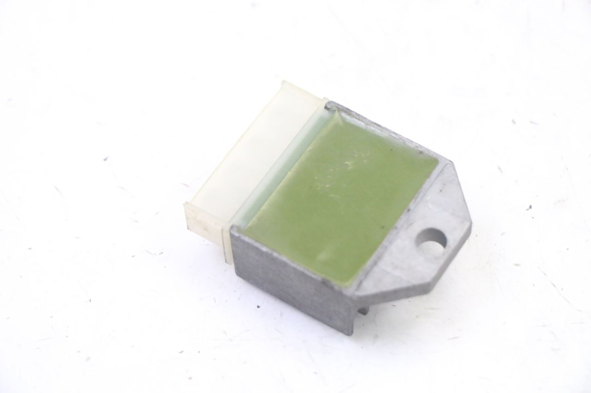 photo de REGULADOR DE CARGA YAMAHA WHY 50 (1998 - 2000) - Outro ângulo de visão
