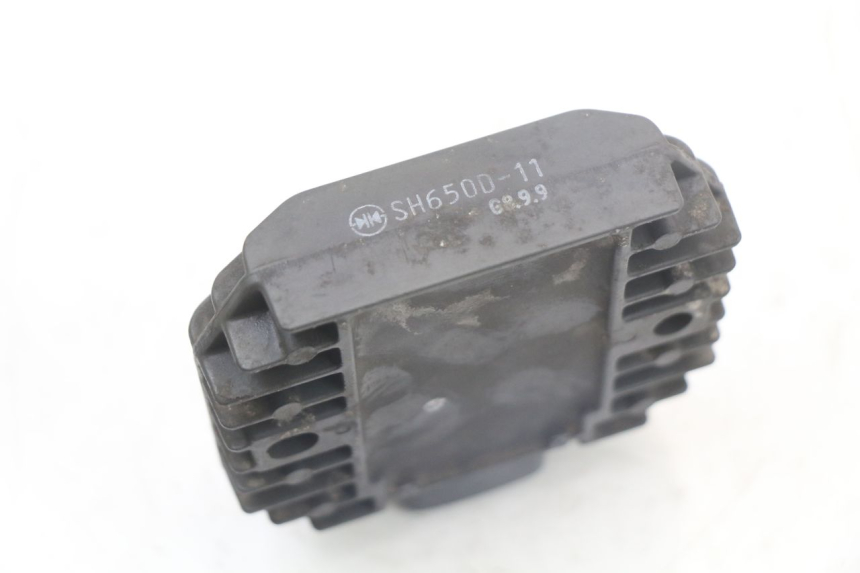 photo de REGULADOR DE CARGA YAMAHA X-MAX XMAX 250 (2006 - 2009) - Outro ângulo de visão