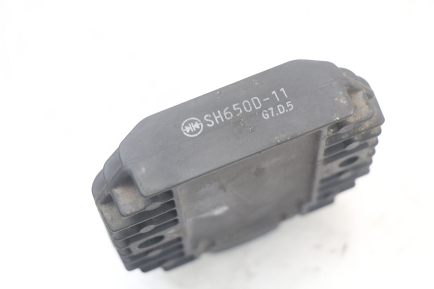photo de REGULADOR DE CARGA YAMAHA XMAX X-MAX 125 (2006 - 2009) - Outro ângulo de visão