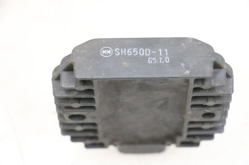 photo de REGULADOR DE CARGA YAMAHA XMAX X-MAX 125 (2006 - 2009) - Outro ângulo de visão