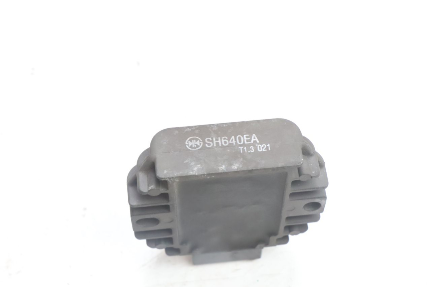 photo de REGULADOR DE CARGA YAMAHA X-MAX XMAX 125 (2010 - 2013) - Outro ângulo de visão