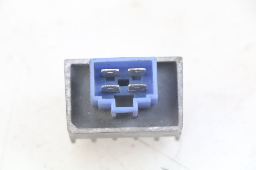 photo de REGULADOR DE CARGA PEUGEOT XP6 50 (2006 - 2011) - Zoom do estado de desgaste