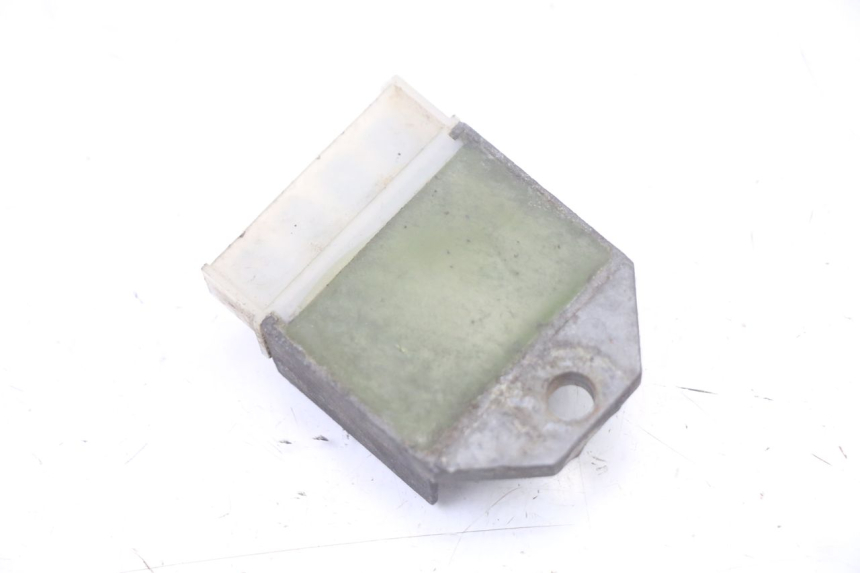photo de REGULADOR DE CARGA YAMAHA AEROX 50 (1997 - 2006) - Outro ângulo de visão