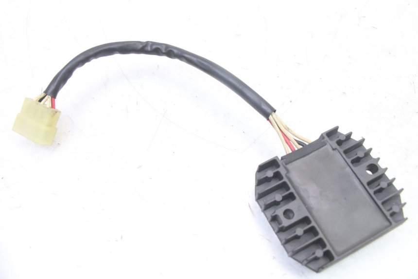 photo de REGULADOR DE CARGA YAMAHA FZS FAZER 600 (2001 - 2003) - Outro ângulo de visão