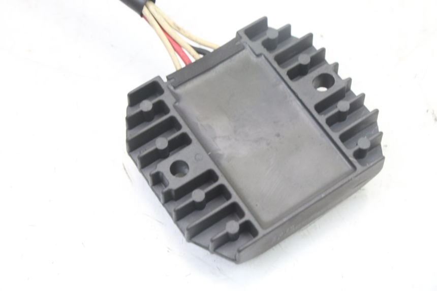 photo de REGULADOR DE CARGA YAMAHA FZS FAZER 600 (2001 - 2003) - Ampliação técnica