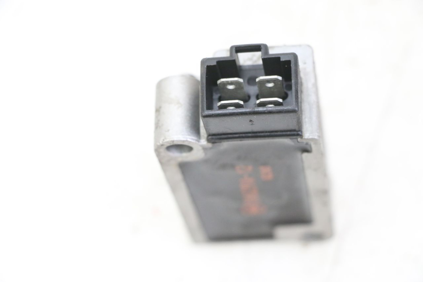 photo de REGULADOR DE CARGA YAMAHA NEOS NEO'S 4T 50 (2008 - 2016) - Zoom do estado de desgaste