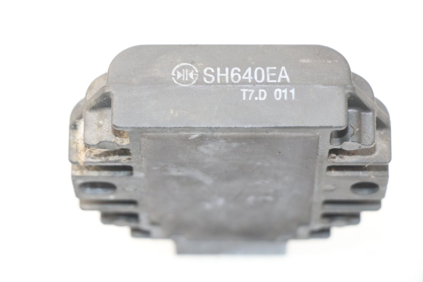 photo de REGULADOR DE CARGA YAMAHA YP MAJESTY 125 (2007 - 2010) - Zoom do estado de desgaste