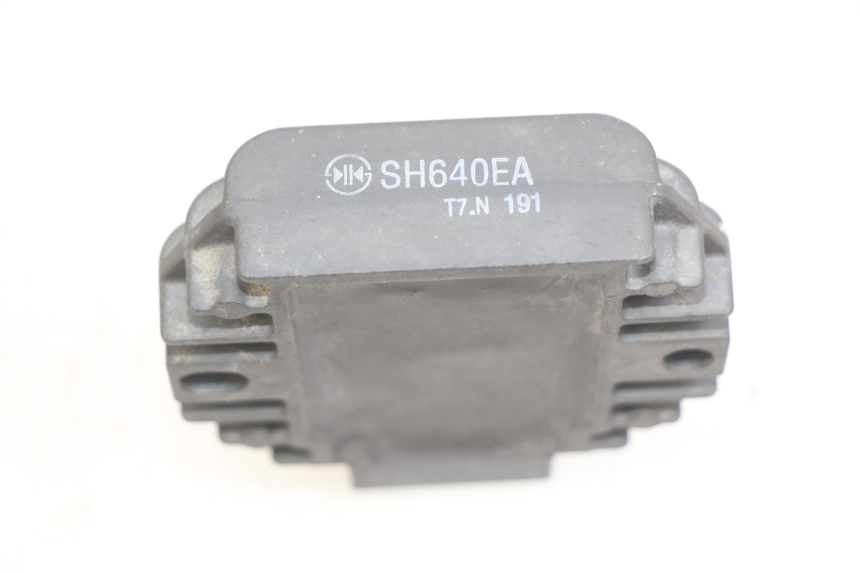 photo de REGULADOR DE CARGA YAMAHA YP MAJESTY 125 (1998 - 2001) - Detalhe da peça