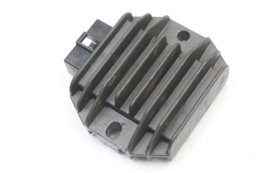 photo de REGULADOR DE CARGA YAMAHA YP MAJESTY 125 (2002 - 2006) - Zoom do estado de desgaste