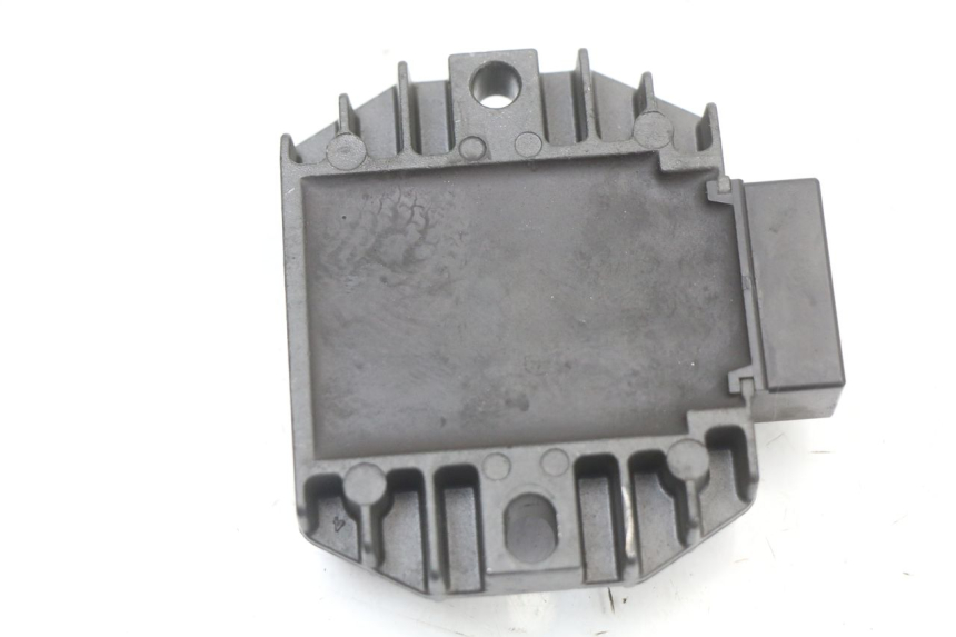 photo de REGULADOR DE CARGA YAMAHA YP MAJESTY 125 (2002 - 2006) - Outro ângulo de visão