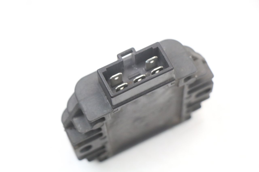 photo de REGULADOR DE CARGA YAMAHA YP MAJESTY 125 (2002 - 2006) - Zoom do estado de desgaste