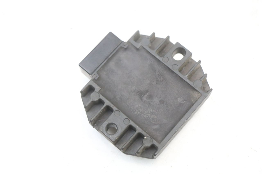 photo de REGULADOR DE CARGA YAMAHA YP MAJESTY 125 (2002 - 2006) - Outro ângulo de visão