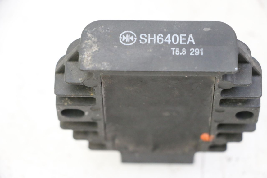 photo de REGULADOR DE CARGA YAMAHA YP MAJESTY 125 (2002 - 2006) - Zoom do estado de desgaste