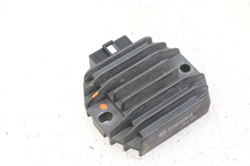 photo de REGULADOR DE CARGA YAMAHA YP MAJESTY 125 (2002 - 2006) - Outro ângulo de visão
