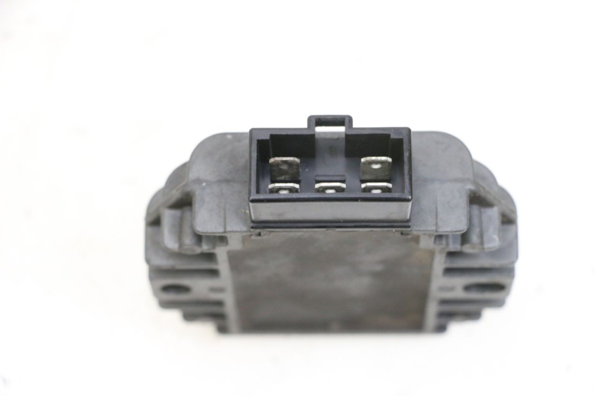 photo de REGULADOR DE CARGA YAMAHA YP MAJESTY 125 (2002 - 2006) - Zoom do estado de desgaste