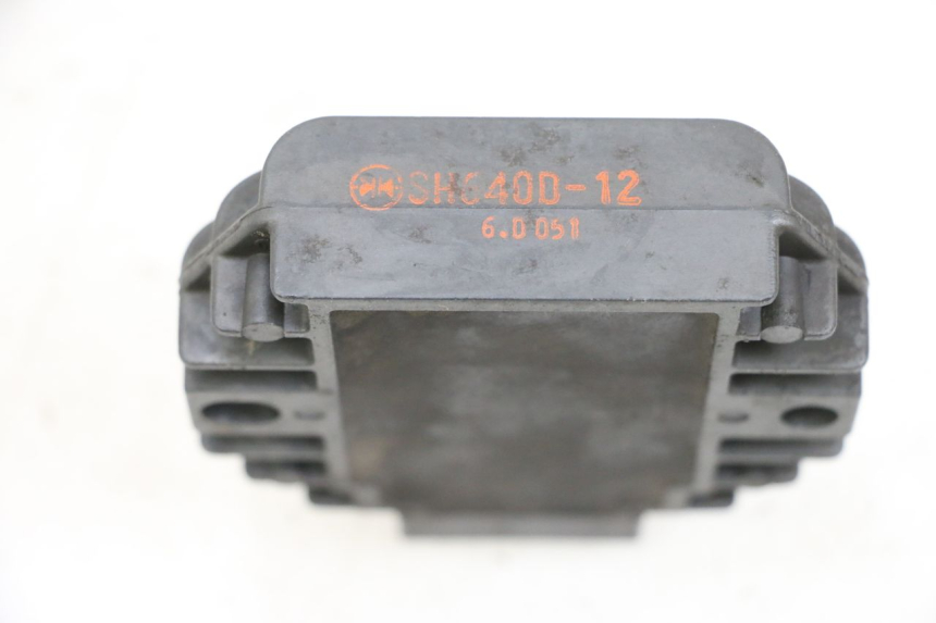 photo de REGULADOR DE CARGA YAMAHA YP MAJESTY 125 (2002 - 2006) - Outro ângulo de visão