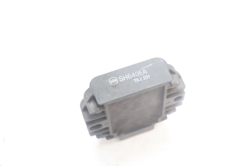 photo de REGULADOR DE CARGA YAMAHA YP MAJESTY 125 (2007 - 2010) - Outro ângulo de visão