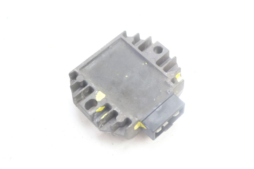 photo de REGULADOR DE CARGA YAMAHA YP MAJESTY 125 (2002 - 2006) - Zoom do estado de desgaste