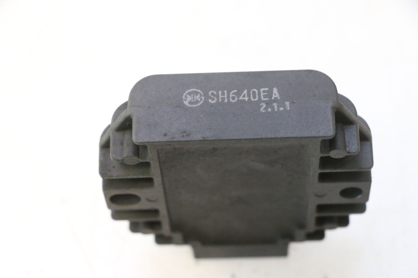 photo de REGULADOR DE CARGA YAMAHA YP MAJESTY 125 (1998 - 2001) - Zoom do estado de desgaste