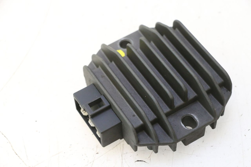 photo de REGULADOR DE CARGA YAMAHA YP MAJESTY 125 (1998 - 2001) - Outro ângulo de visão