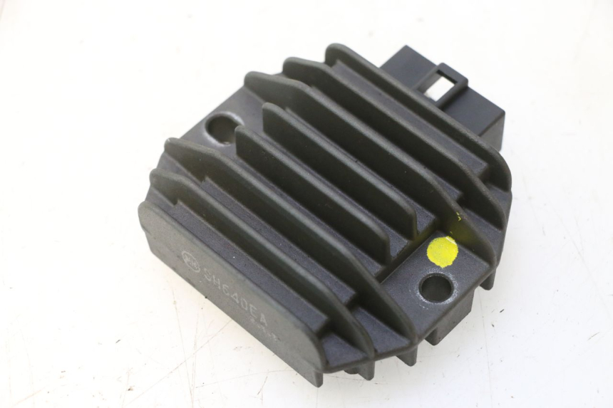 photo de REGULADOR DE CARGA YAMAHA YP MAJESTY 125 (1998 - 2001) - Ampliação técnica