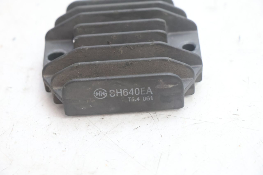 photo de REGULADOR DE CARGA YAMAHA YP MAJESTY 125 (2002 - 2006) - Zoom do estado de desgaste