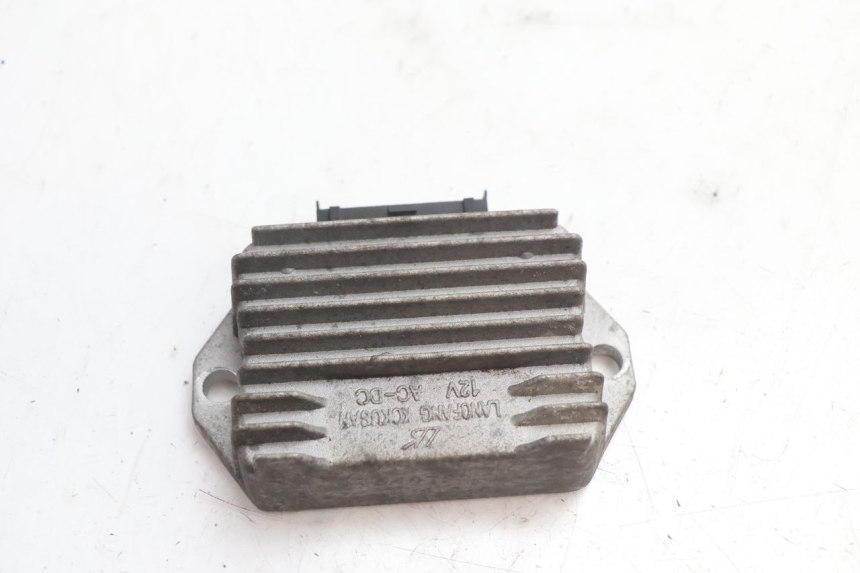 photo de REGULADOR DE CARGA PIAGGIO ZIP 2T 50 (2009 - 2019) - Detalhe da peça