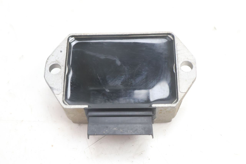 photo de REGULADOR DE CARGA PIAGGIO ZIP 2T 50 (2009 - 2019) - Outro ângulo de visão