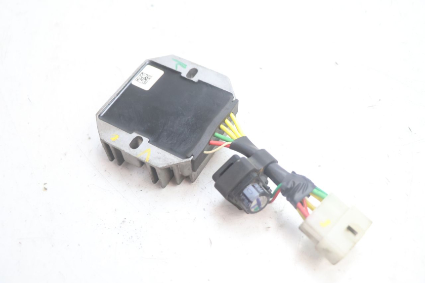 photo de REGULADOR DE CARGA PIAGGIO ZIP IGET 4T 50 (2021 - 2023) - Outro ângulo de visão