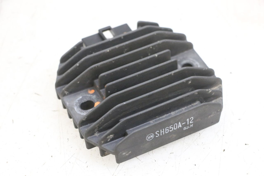 photo de REGULADOR DE CARGA KAWASAKI ZR 7 750 (1999 - 2004) - Outro ângulo de visão