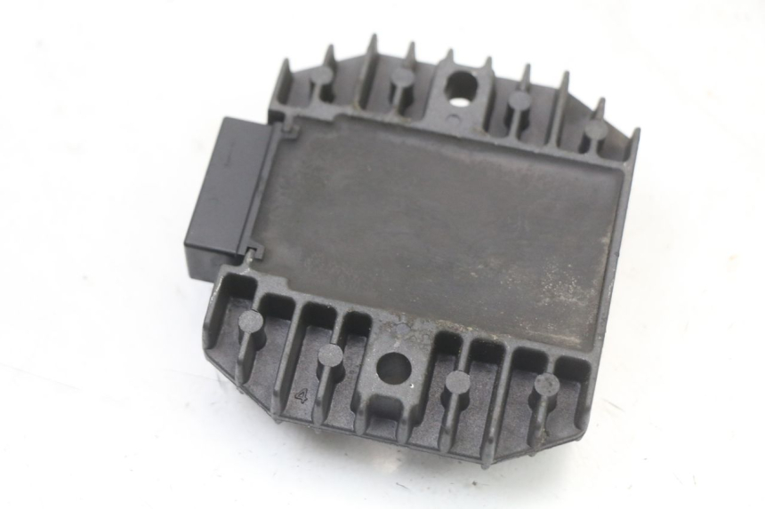 photo de REGULADOR DE CARGA KAWASAKI ZR7 ZR-7 S 750 (1999 - 2004) - Outro ângulo de visão