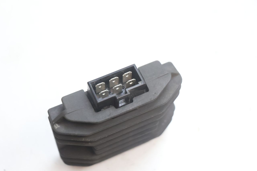 photo de REGULADOR DE CARGA KAWASAKI ZX-6R ZX6R 600 (1995 - 1997) - Outro ângulo de visão
