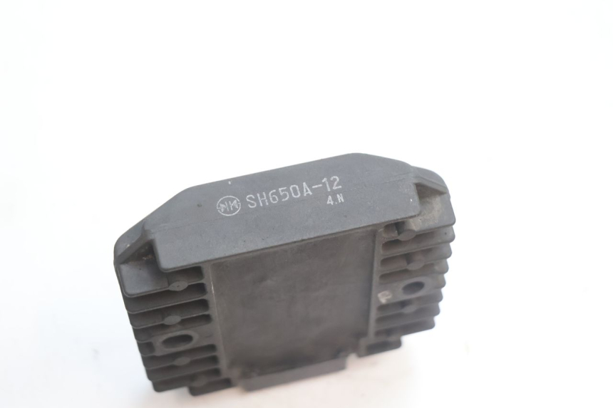 photo de REGULADOR DE CARGA KAWASAKI ZX-6R ZX6R 600 (1995 - 1997) - Ampliação técnica