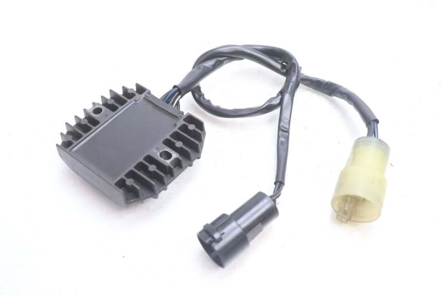photo de REGULADOR DE CARGA KAWASAKI ZX-6R ZX6R 600 (2000 - 2002) - Outro ângulo de visão