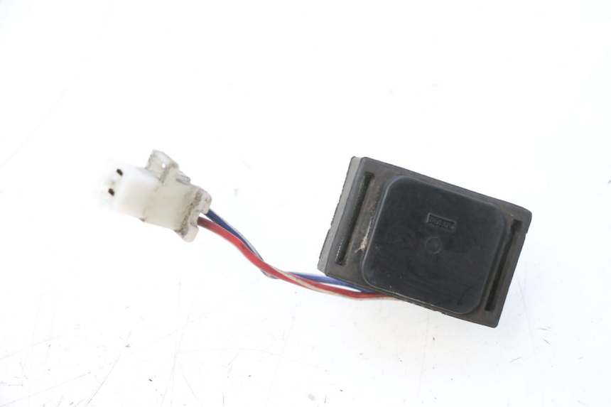 photo de RELÉ DE PARTIDA SUZUKI BURGMAN 125 (2007 - 2014) - Zoom do estado de desgaste