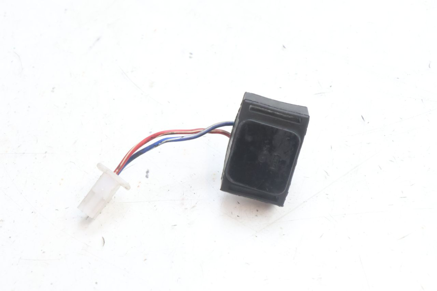 photo de RELÉ DE PARTIDA SUZUKI BURGMAN 125 (2007 - 2014) - Outro ângulo de visão