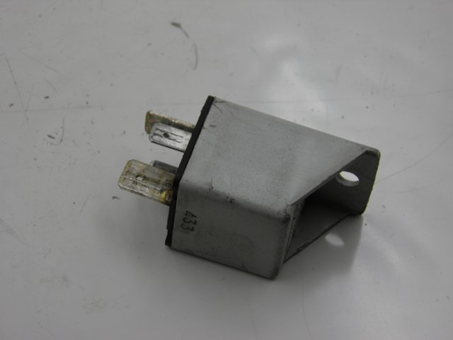 photo de RELÉ DE PARTIDA DERBI GP MAX 250 (2006 - 2008) - Detalhe da peça