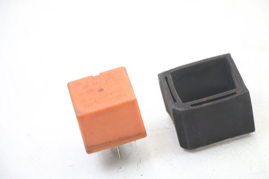 photo de RELÉ DE PARTIDA PEUGEOT ELYSTAR 50 (2002 - 2014) - Detalhe da peça